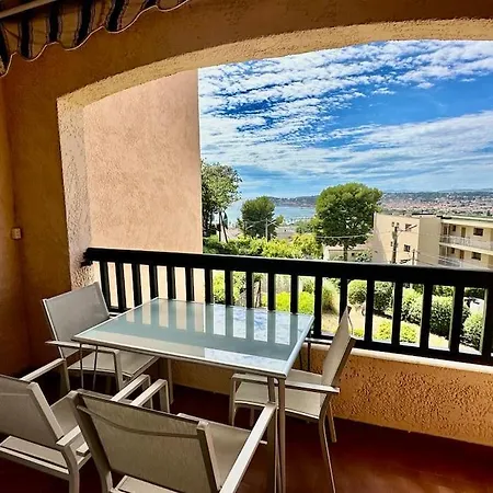 T2 Vue Parking Six Fours Sanary *